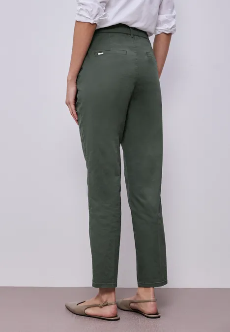 Casual fit chino's in een zachte stof cilantro green