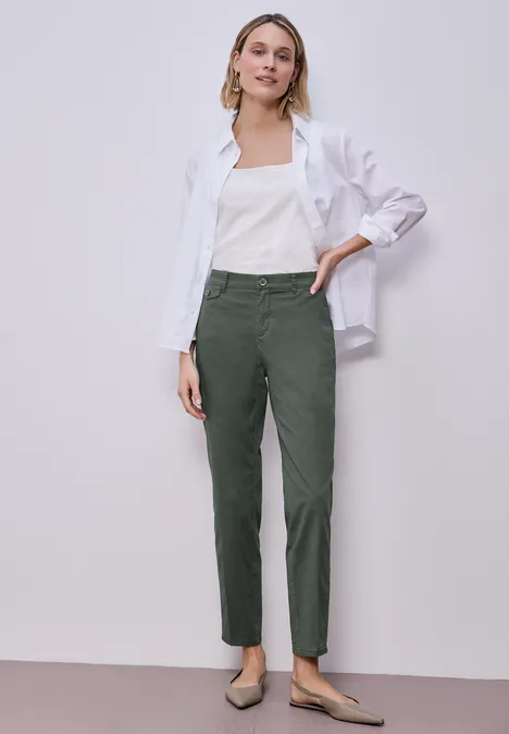 Casual fit chino's in een zachte stof cilantro green