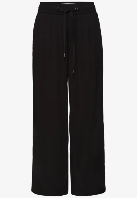 Zwarte, wijde broek met tunnelkoord, losse pasvorm voor een casual uitstraling.