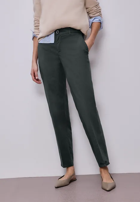 Chino im Casual Fit in softer Qualität pine grove green