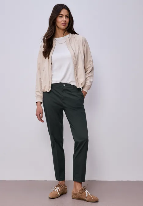Chino im Casual Fit in softer Qualität pine grove green
