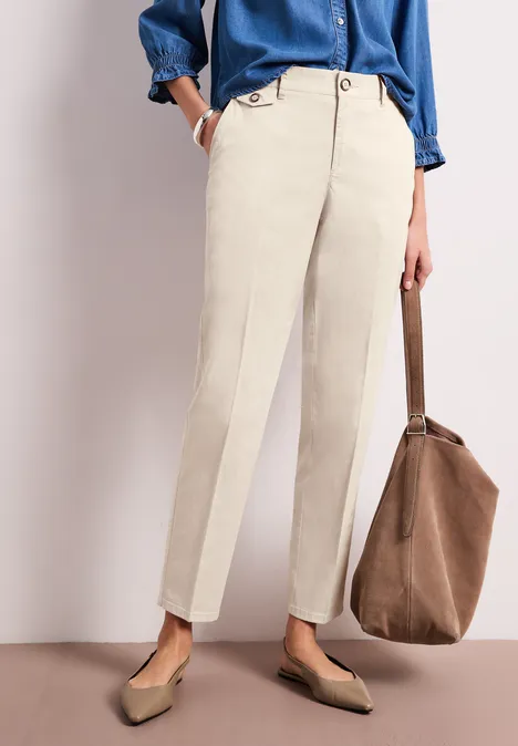 Chino im Casual Fit in softer Qualität silkstone white