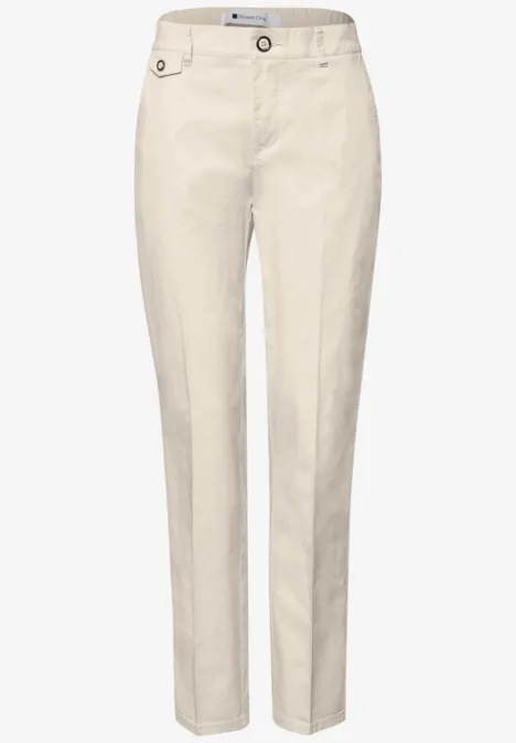 Chino im Casual Fit in softer Qualität silkstone white