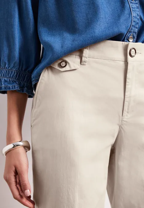 Chino im Casual Fit in softer Qualität silkstone white