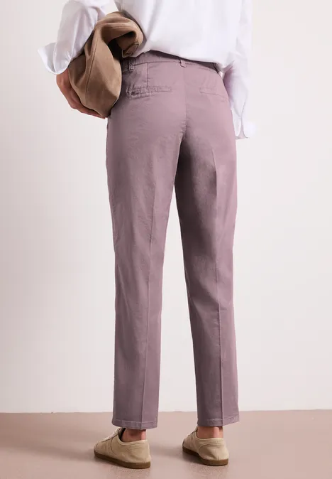 Chino im Casual Fit in softer Qualität dusty berry