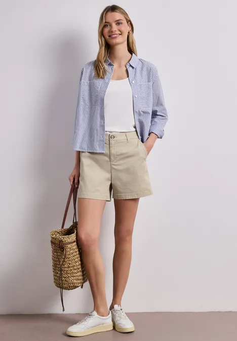 Mid Waist chino shorts in een casual pasvorm cobble stone