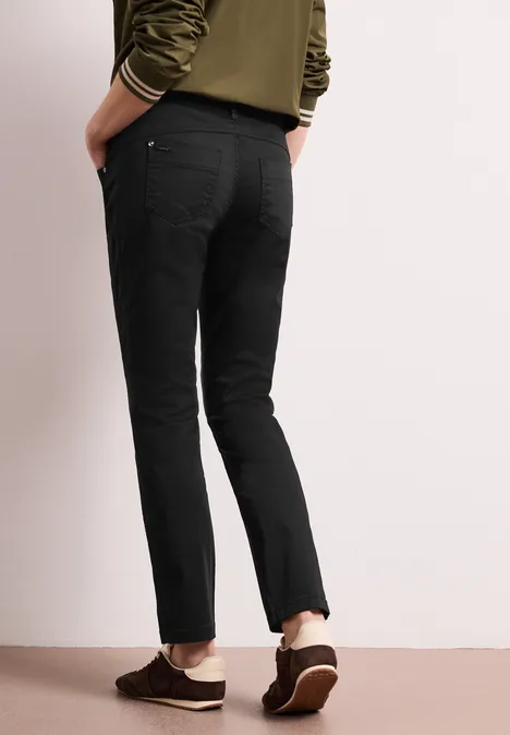Mid Waist Slim Leg Hose im Satin-Look Black