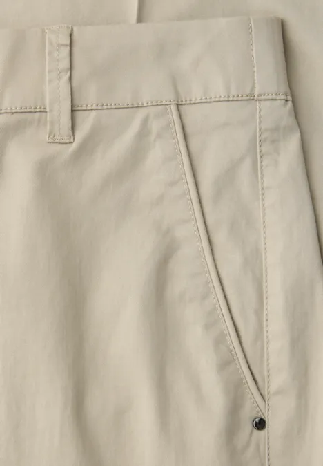 Straight Legs chino's in een casual pasvorm cobble stone