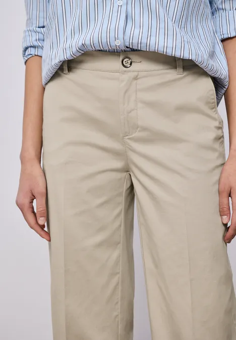 Straight Legs chino's in een casual pasvorm cobble stone