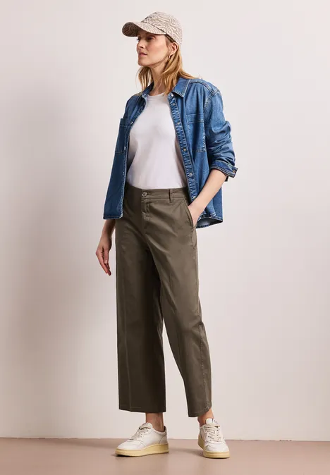 Chino Straight Legs en coupe casual cold brew brown Chino Straight Legs en coupe casual cold brew brown