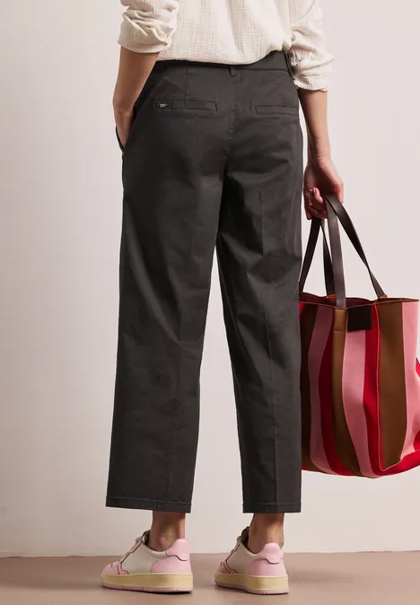 Straight Legs chino's in een casual pasvorm deep earth