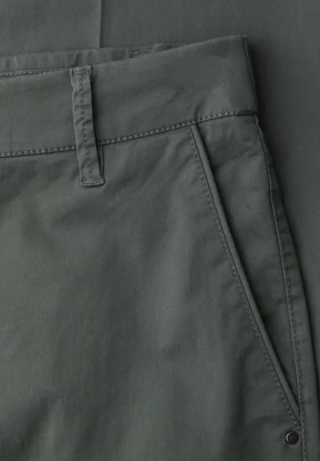 Straight Legs chino's in een casual pasvorm cilantro green