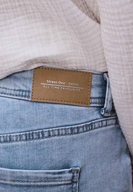 Mid Waist Slim Leg Jeans mit Turn-Up light blue random wash