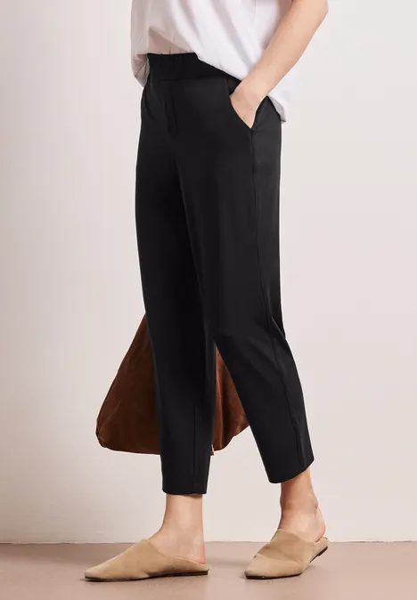 Mid Waist Slim Leg Hose im Loose Fit Black Mid Waist Slim Leg Hose im Loose Fit Black