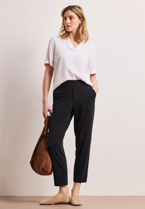 Mid Waist Slim Leg Hose im Loose Fit Black Mid Waist Slim Leg Hose im Loose Fit Black