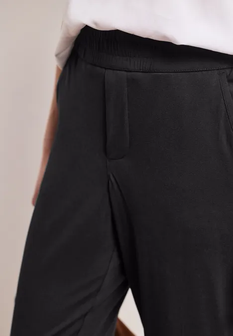 Mid Waist Slim Leg Hose im Loose Fit Black Mid Waist Slim Leg Hose im Loose Fit Black