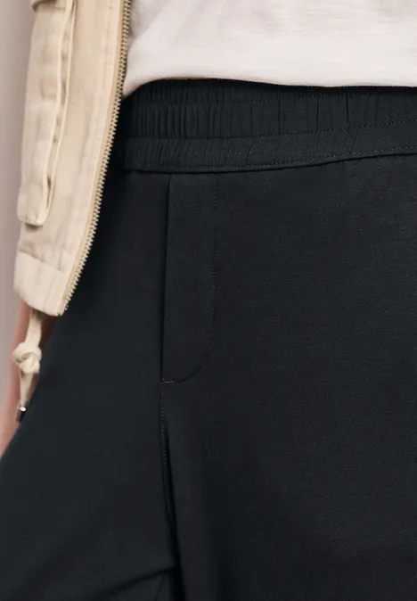 Mid Waist Slim Legs broek in Loose Fit pine grove green