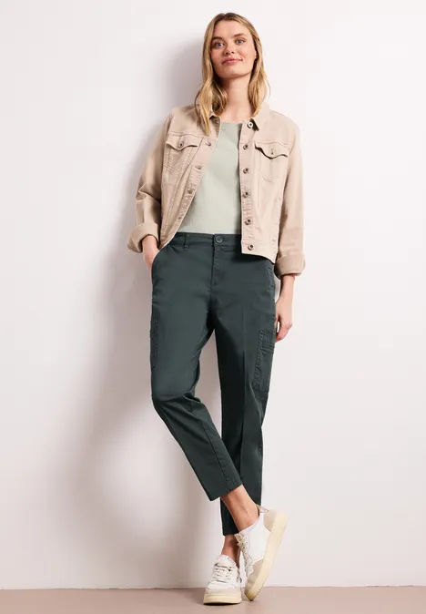 Chino's met Slim Legs en cargo-stijl zakken cilantro green