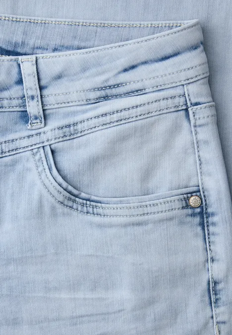 Mid Waist Straight Leg Jeans im Casual Fit bleached random wash Mid Waist Straight Leg Jeans im Casual Fit bleached random wash