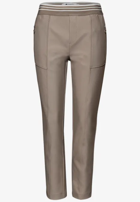 Broek met smalle pijpen light terra mocha Broek met smalle pijpen light terra mocha