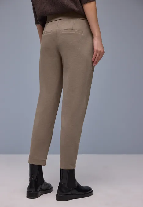 Broek met smalle pijpen light terra mocha Broek met smalle pijpen light terra mocha