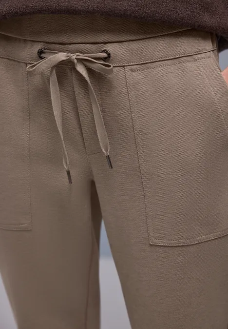 Broek met smalle pijpen light terra mocha Broek met smalle pijpen light terra mocha