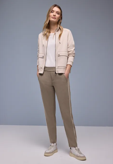 Broek met smalle pijpen light terra mocha Broek met smalle pijpen light terra mocha