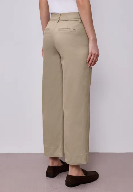 Pantalon Straight Legs avec détail de ceinture safari beige