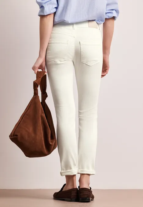 Mid Waist Slim Leg Jeans dans un Casual Fit Optic White washed