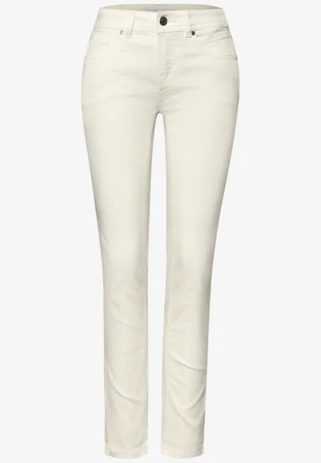 Mid Waist Slim Leg Jeans dans un Casual Fit Optic White washed