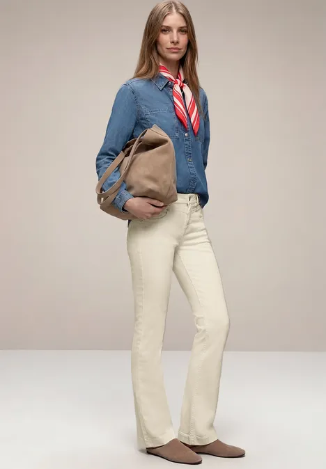 High Waist Bootcut Jeans im Slim Fit Ecru Washed High Waist Bootcut Jeans im Slim Fit Ecru Washed