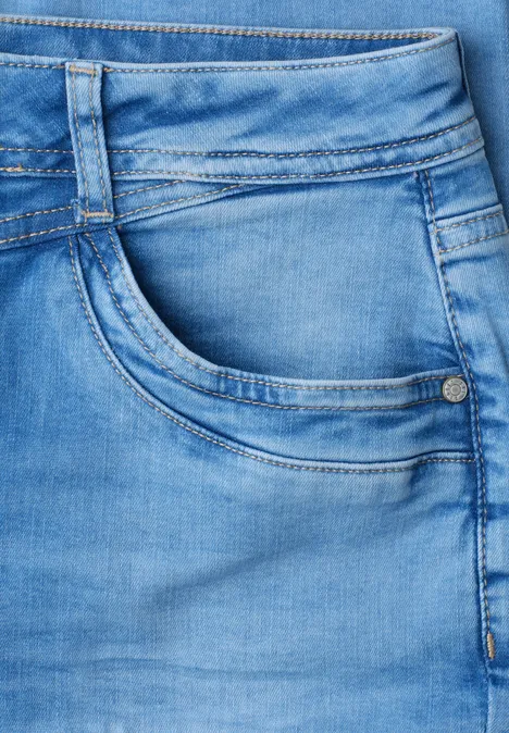 High Waist Flared Leg Jeans avec ourlet décoratif Light Blue Wash