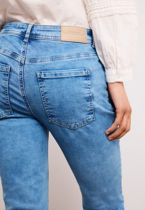 High Waist Flared Leg Jeans avec ourlet décoratif Light Blue Wash