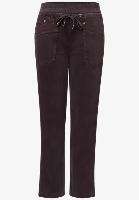 Dunkelbraune Freizeithose mit Gummizug und Tunnelzug, gerader Passform und aufgesetzten Taschen.