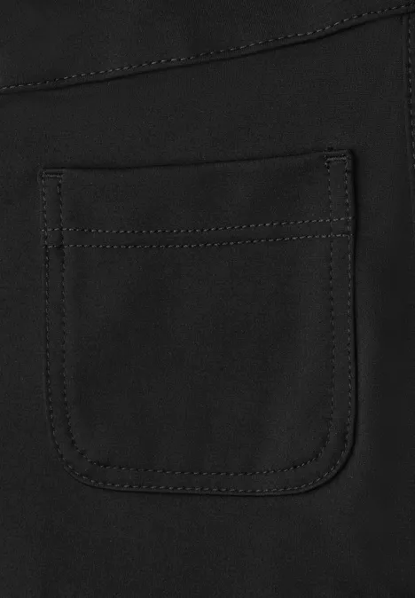 High Waist Straight Leg Hose im Casual Fit Black Schwarze Gesäßtasche aus Stoff mit abgerundeter Form und gut sichtbarem Nähtreihenprofil