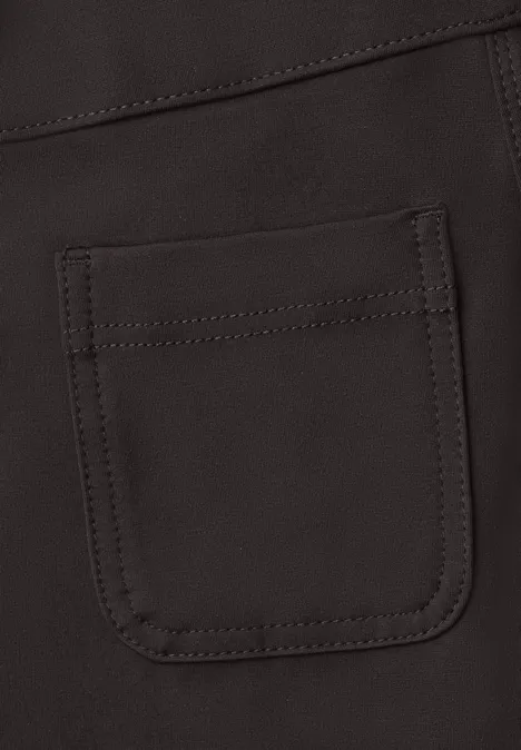 High Waist Straight Leg Hose im Casual Fit black coffee Nahaufnahme einer schwarzen Stofftasche mit sichtbaren Nähten.