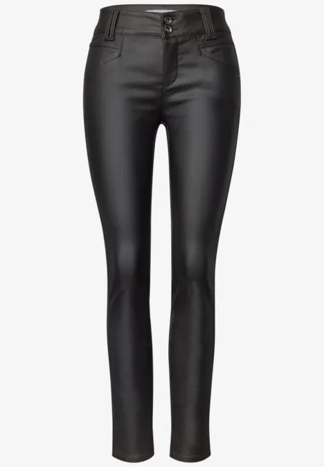 Schwarze, taillierte Skinny-Leggings in Lederoptik.
