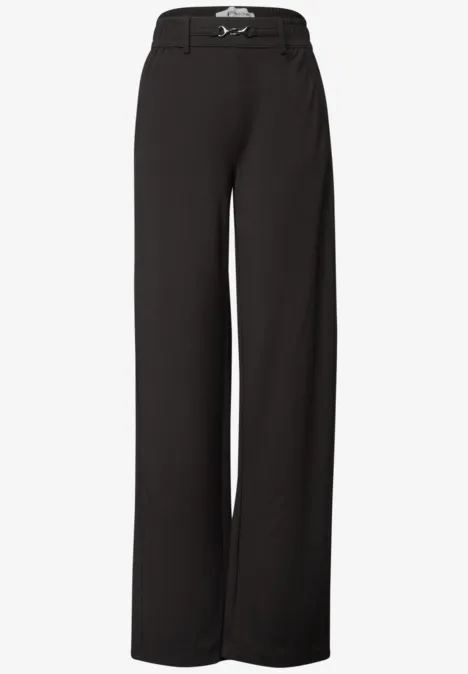 Schwarze, weite Damen-Hose mit hohem Bund und locker fallenden Beinen.