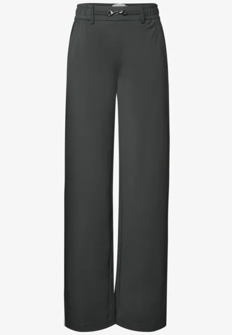 Schlichte schwarze, gerade geschnittene Hose mit hoher Taille und Gürtel