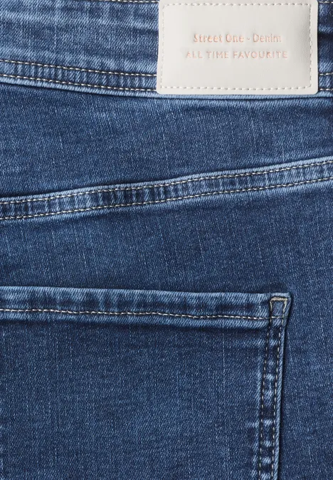 Gros plan de l'arrière d'un jean bleu avec poches