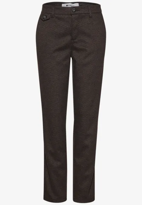 Mid Waist Chino im Casual Fit black coffee Dunkelbraune Damenhose mit feinem Muster, gerade geschnitten und seitlichen Eingrifftaschen.