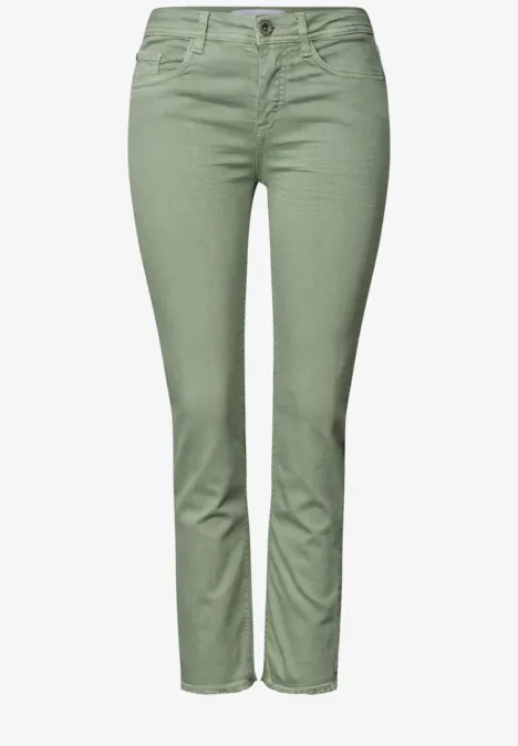 Lichtgroene damesjeans in slim-fit, smal model tot de enkels.