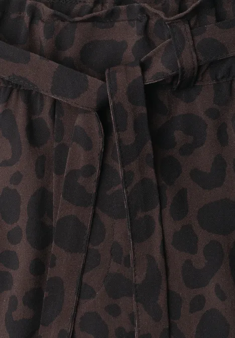 Braune Hose mit schwarzem Leopardenmuster und Bindegürtel