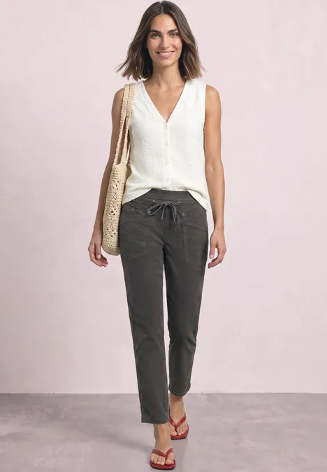 Slim Leg Cordhose im Loose Fit gravel grey