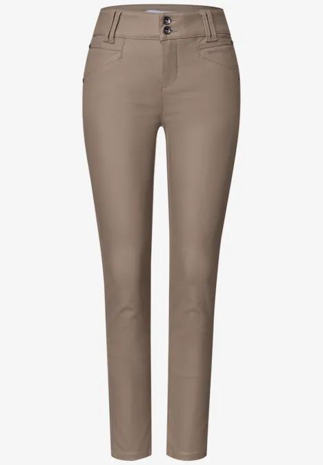 Pantalon slim femme couleur taupe, taille mi-haute, fermeture bouton et zip