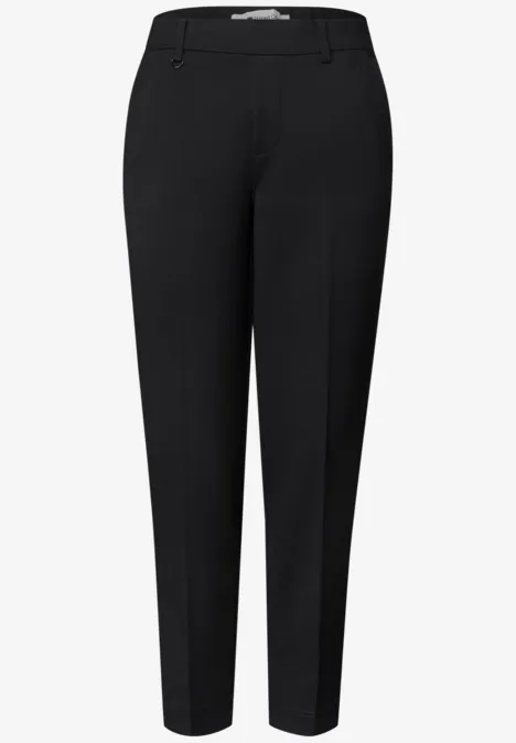 Pantalon femme noir, coupe droite en tissu lisse.
