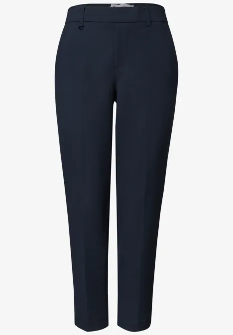Pantalon femme bleu marine, coupe droite, poches latérales, élégamment fini pour le bureau et la vie quotidienne.