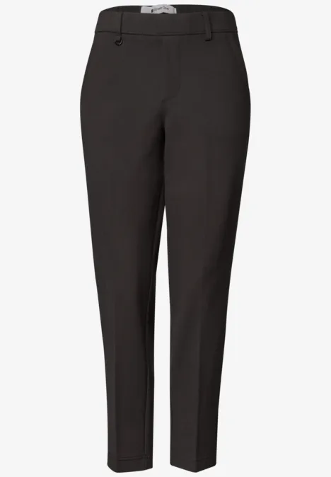 Pantalon noir classique pour femme, taille mi-haute, jambe fuselée.