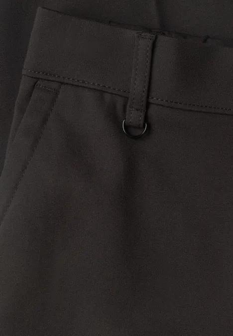 Pantalon noir avec passants de ceinture et anneau en D sur la taille