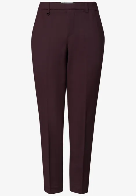 Spodnie chino Slim Leg z brokatowymi akcentami vintage ruby Eleganckie damskie spodnie w wąskim fasonie, w ciemnym bordowym kolorze z delikatnymi kantami.